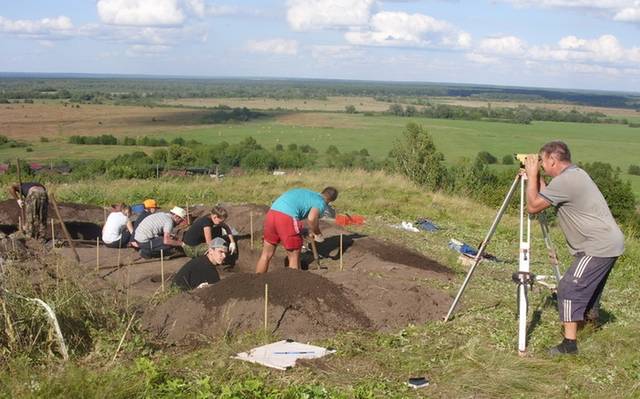 ДЕНЬ АРХЕОЛОГА НАШИ СОТРУДНИКИ ВСТРЕТИЛИ НА РАСКОПКАХ БЛИЗ АЛАТЫРЯ