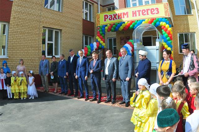 Институт директорĕ Петр Краснов Каçал районĕн Урмаелĕнчи ача сачĕ уçăлнă ятпа ирттернĕ савăнăҫлă лару-тăрăва хутшăннă