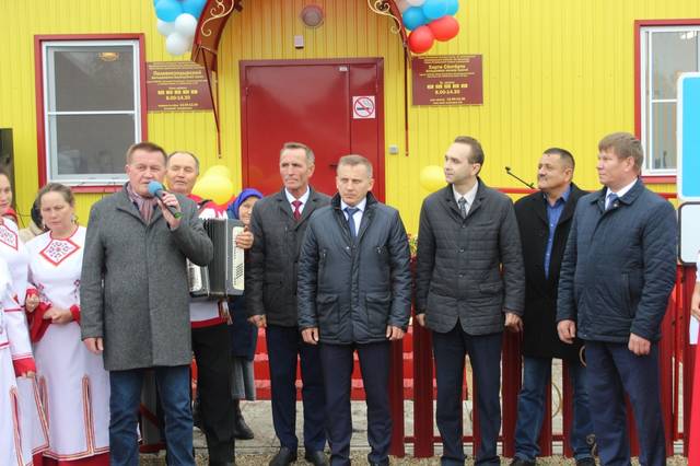 Директор института Петр Краснов принял участие в открытии нового модульного ФАПа в д. Полевые Инели