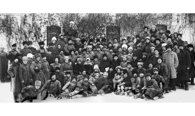 Михайлов Евгений. Старая фотография с неизвестным Сеспелем // Советская Чувашия. - 2019. - 26 ноября.