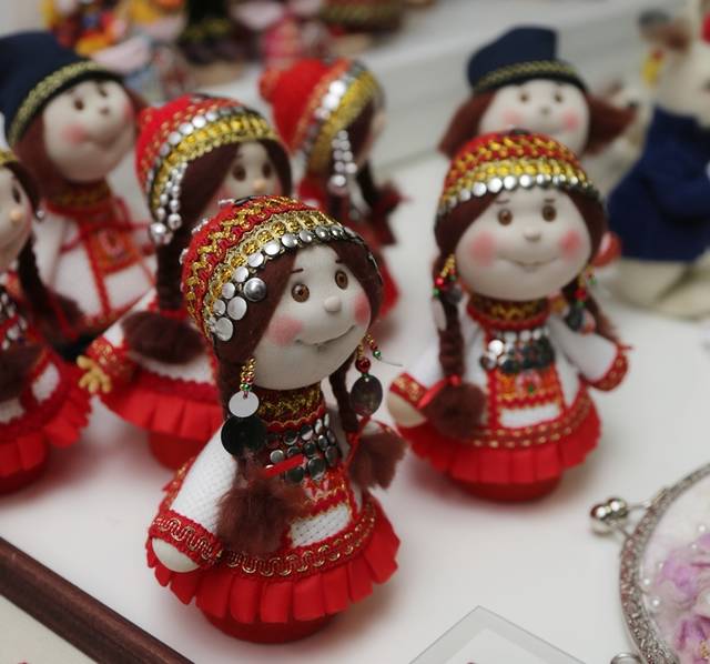 Сергеева А. В Чебоксарах прошел Всероссийский творческий конкурс среди мастеров народных промыслов // Советская Чувашия. - 2019. - 3 декабря