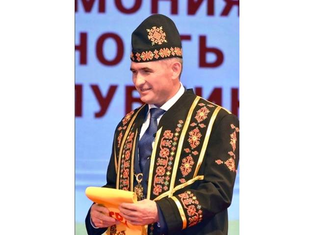 Чăваш Республикин Пуҫлăхĕ Олег Николаев Чăваш тĕррин кунĕ ячĕпе саламлани