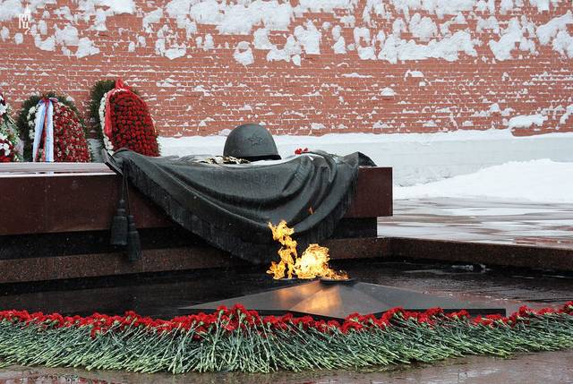 Шумилов Евгений. В могиле у кремлевской стены мог быть похоронен боец, убывший на фронт со станции Шумерля // Советская Чувашия. 2020. 2 декабря