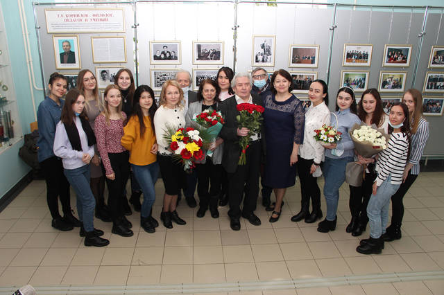В Чувашском госуниверситете открылась выставка, посвященная юбилею профессора Г.Е. Корнилова