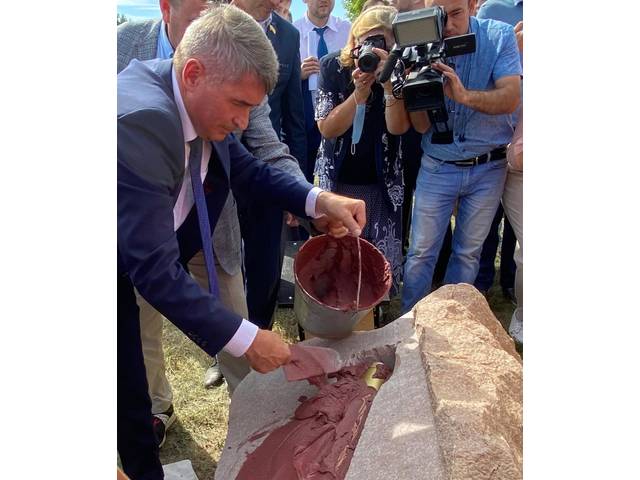 Капсула с посланием потомкам заложена на месте строительства Мемориала в Козловском районе