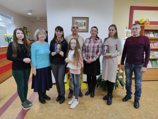 «Варкӑш» литература клубӗнче «Атте сасси» кĕнекене сӳтсе яврĕç