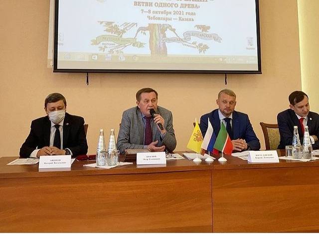 Туманов Илья. Шупашкарпа Хусан чӑвашсемпе тутарсене пӗр йывӑҫ турачӗсем тума васкаҫҫӗ // Сувар. - 2021. - Юпа, 8.