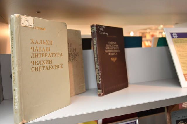 «Эпир куллен чӑвашла калаҫма майсем йĕркелесе пама тăрăшăпăр», — тенĕ Чăваш Ен Пуҫлăхĕ Олег Николаев