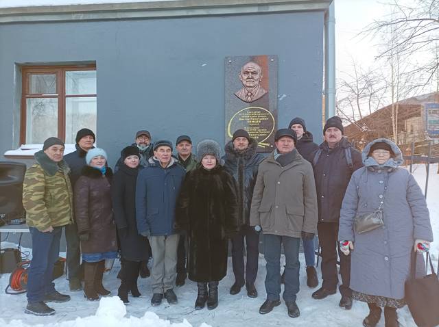 В Чебоксарах установили памятную доску народному художнику Чувашии Виктору Немцеву