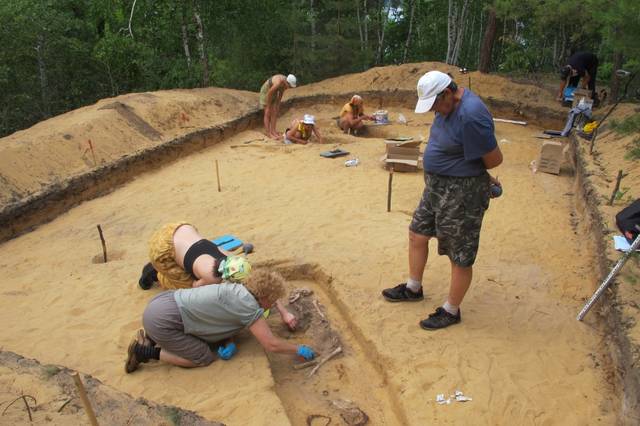 Археологические раскопки на острове Амоксар в Моргаушском районе Чувашии