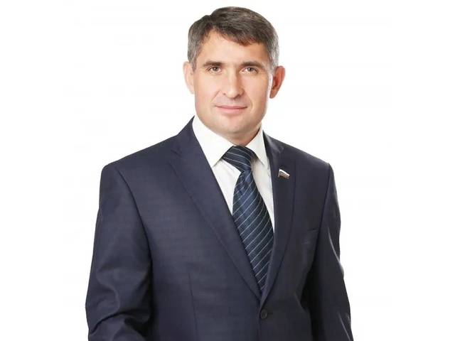 Глава Чувашии Олег Николаев поздравляет с Днем знаний