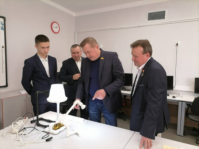 Директор института, депутат Госсовета "ЕДИНОЙ РОССИИ" Петр Краснов посетил "Точку роста"