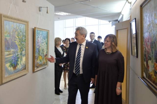 В Госсовете Чувашии открылась выставка заслуженного работника культуры Чувашии Эльвиры Клементьевой