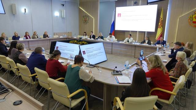 Сотрудник ЧГИГН Артем Гаврилов представил результаты социологического исследования в Минцифры Чувашии