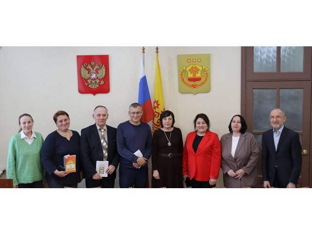 «Чăваш ача-пăча фольклорне тĕпчессипе çыхăннă çивĕч ыйтусем» çавра сĕтел иртрĕ